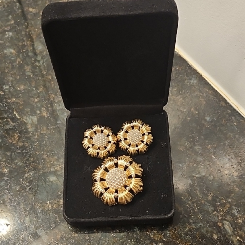 Elegant Gold Jewelry Set